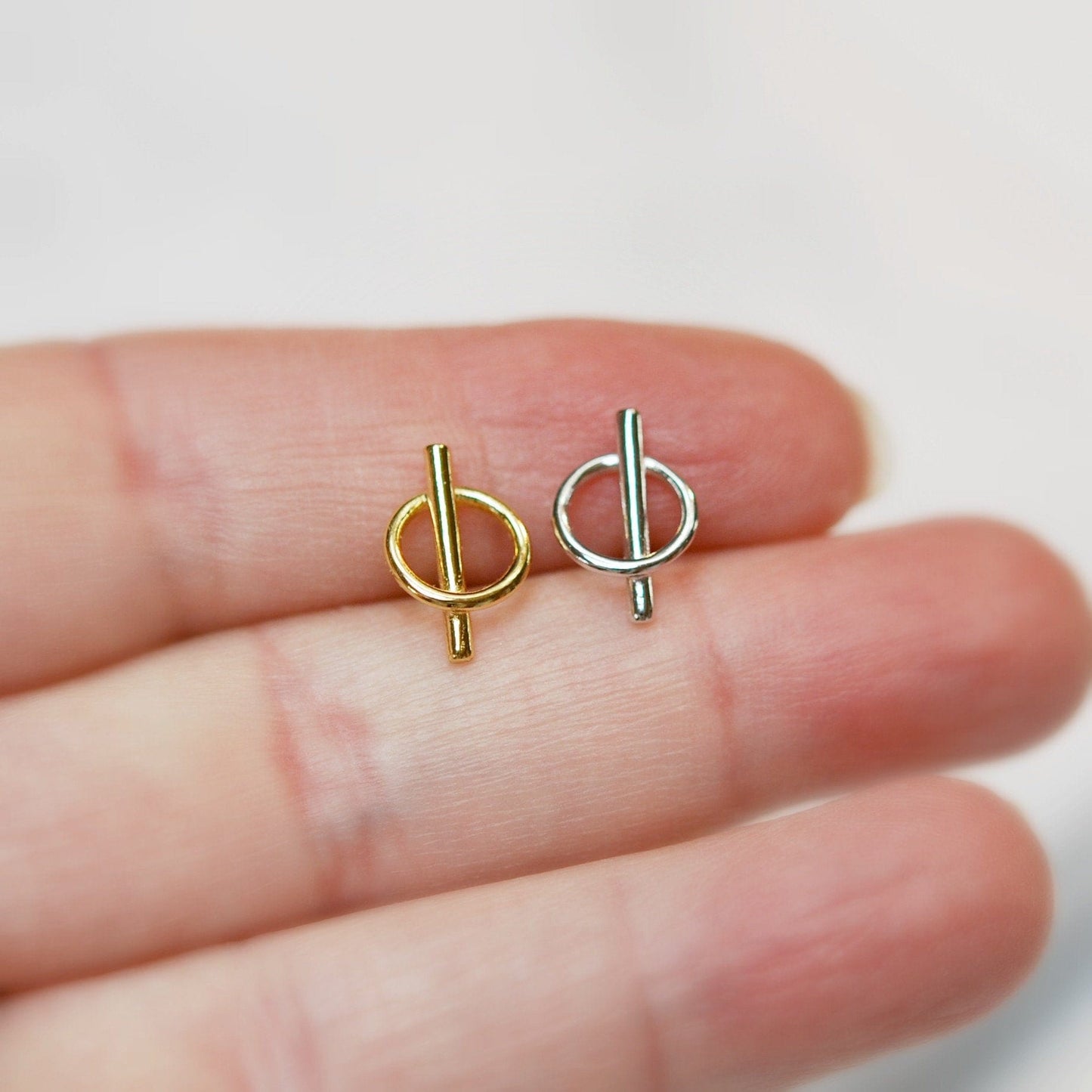 Leslie circle and bar stud earrings
