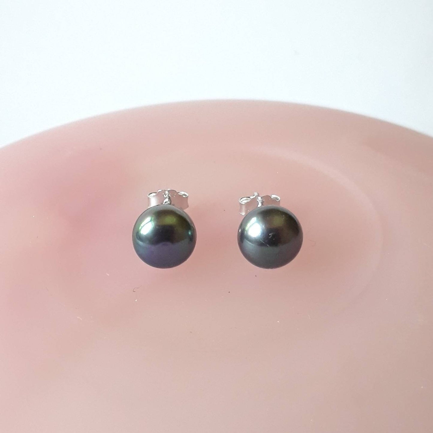 Freshwater pearl stud earrings
