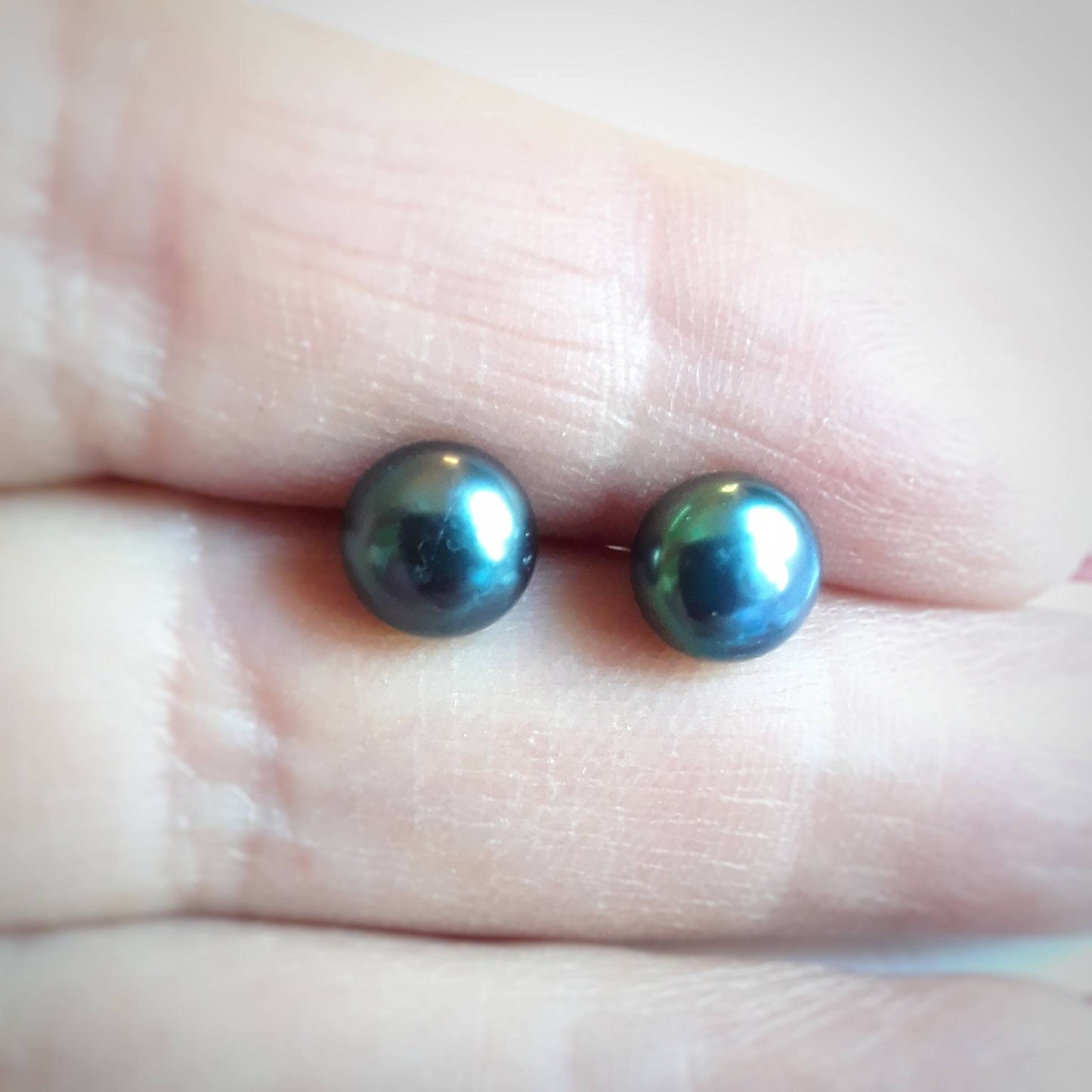 Freshwater pearl stud earrings