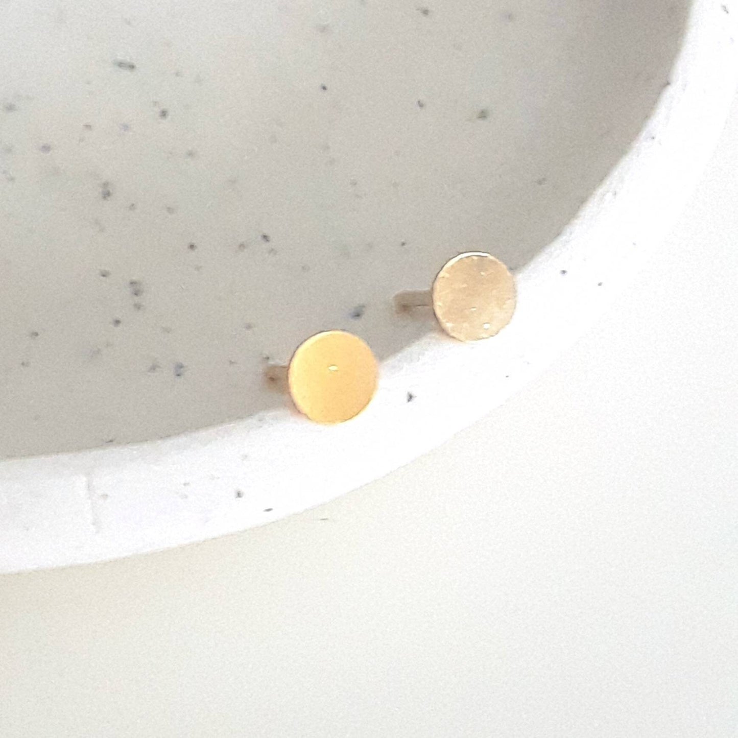 Mary gold disk stud earrings