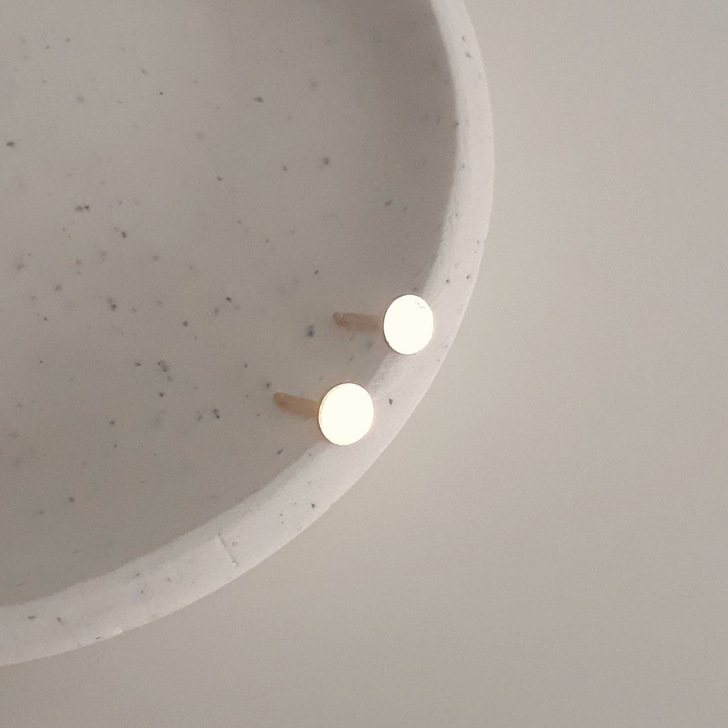 Mary gold disk stud earrings