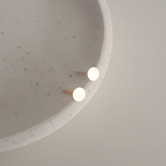 Mary gold disk stud earrings