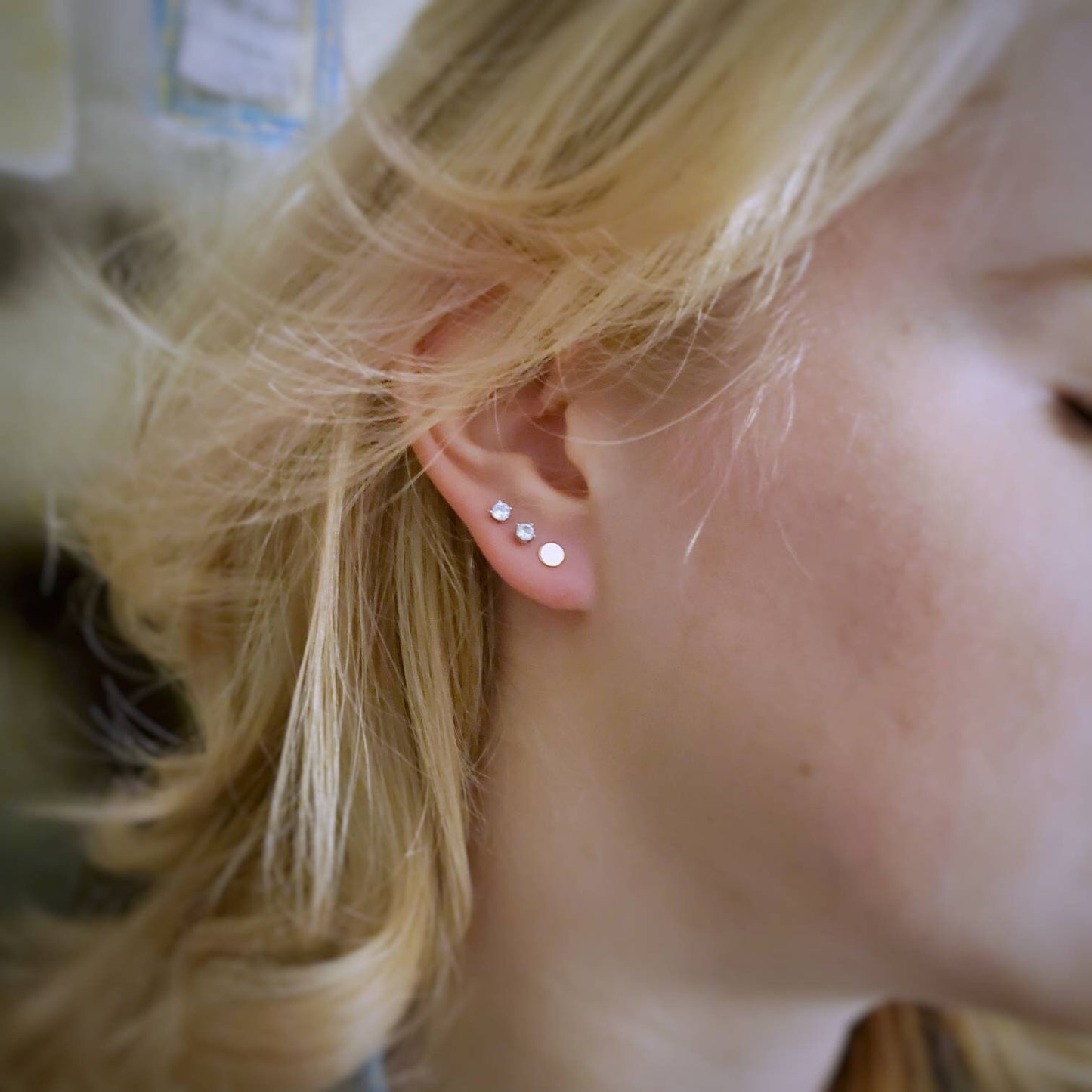 Mary gold disk stud earrings