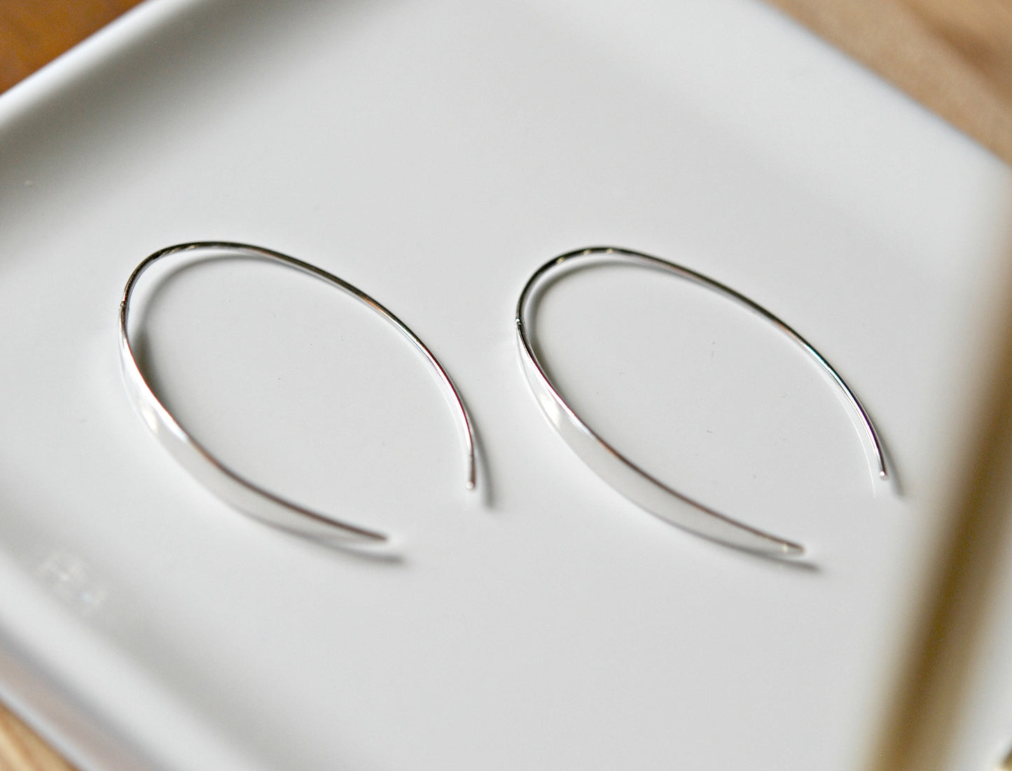 V hoop earrings