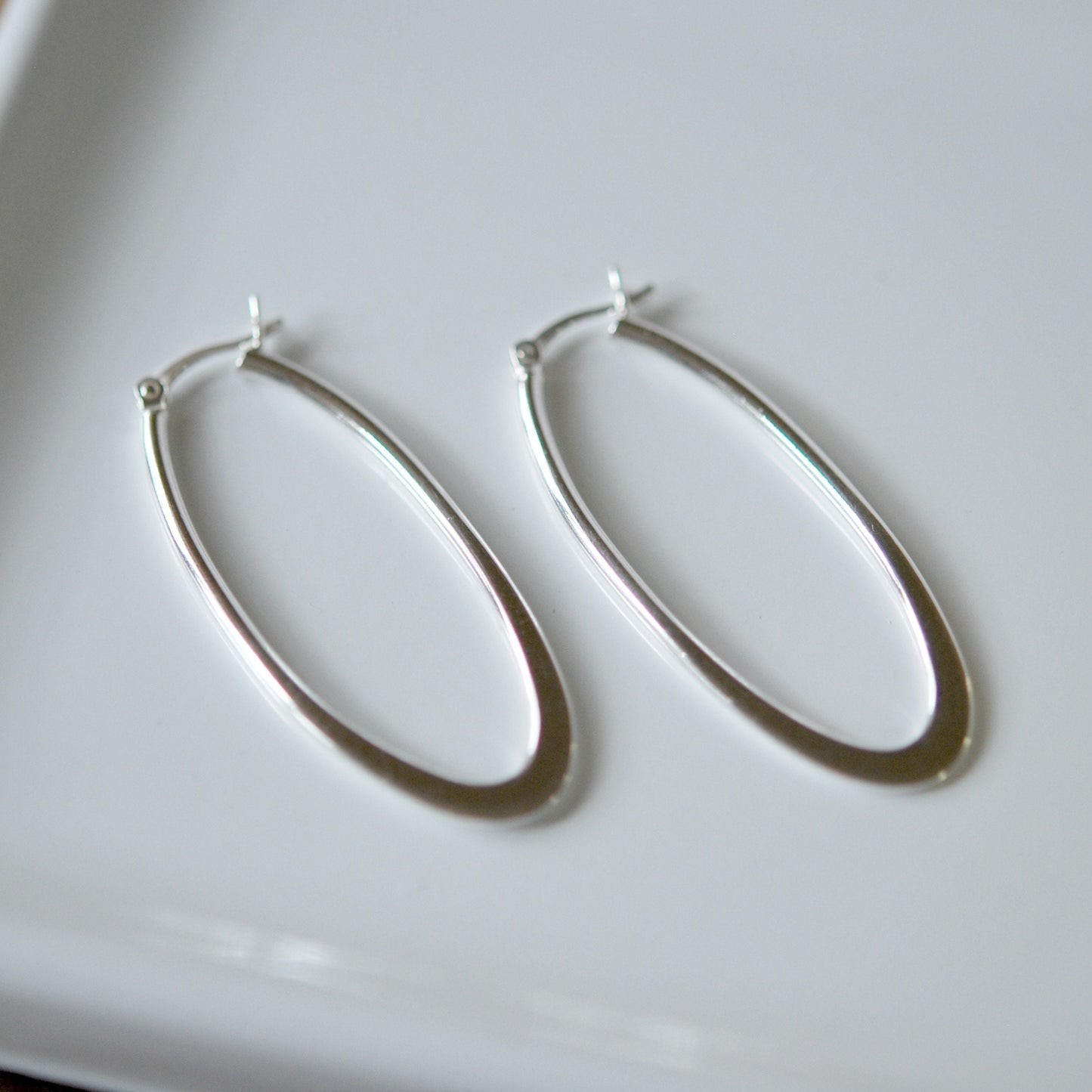 Budapest oval hoop earrings