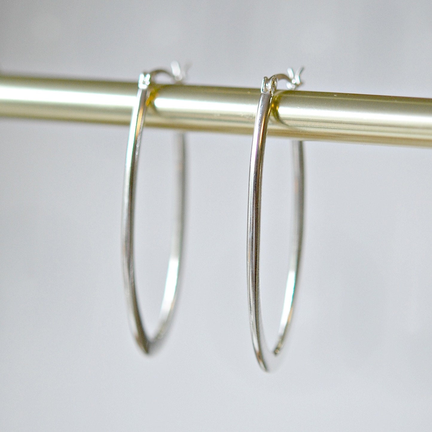 Budapest oval hoop earrings