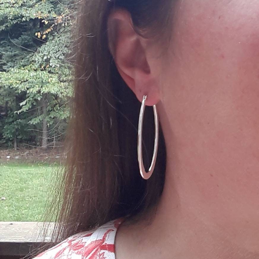 Budapest oval hoop earrings