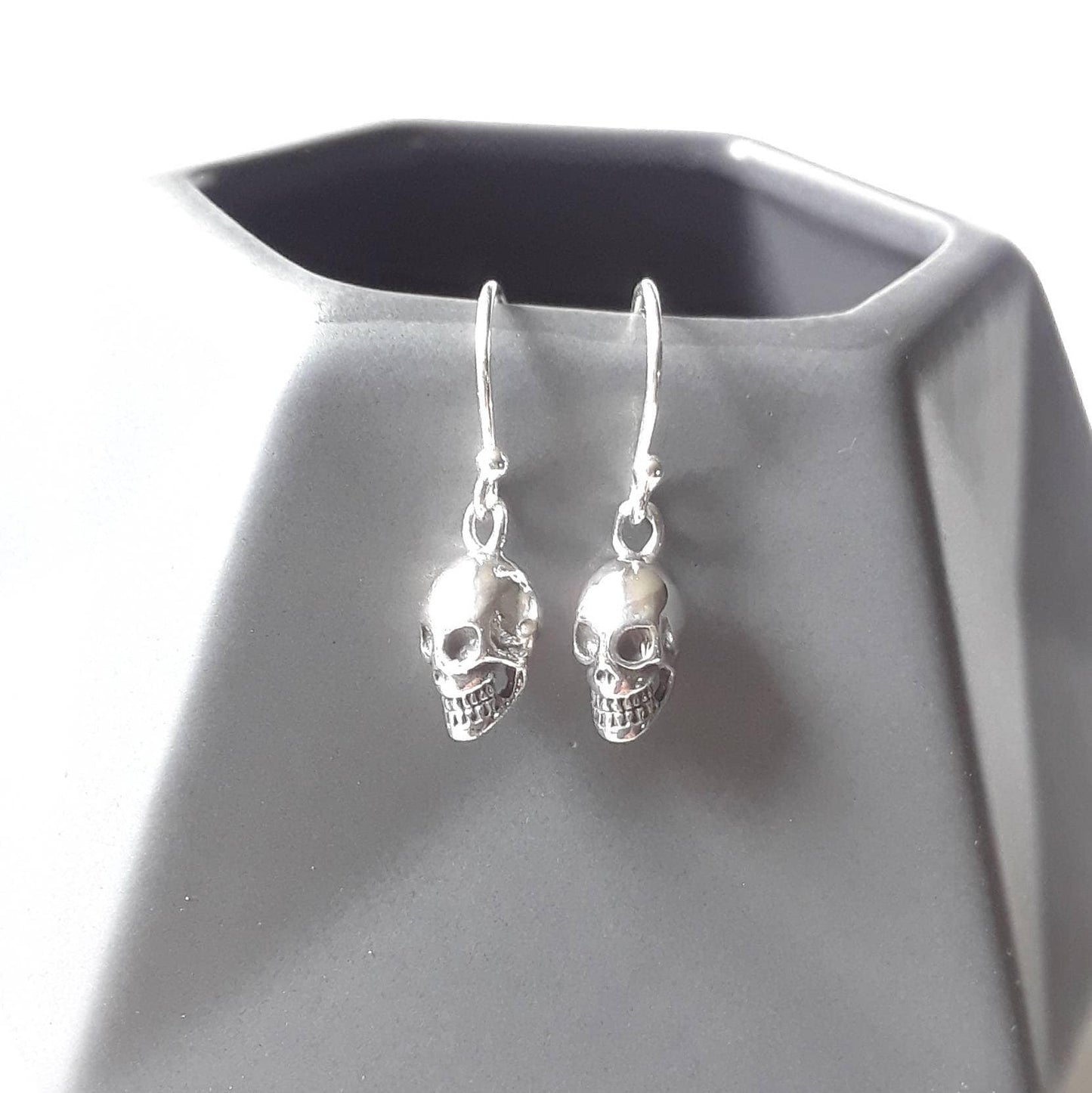 Claire skull earrings