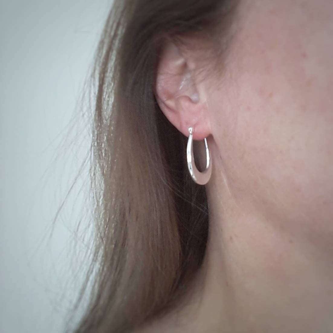 Cairo oval hoop earrings