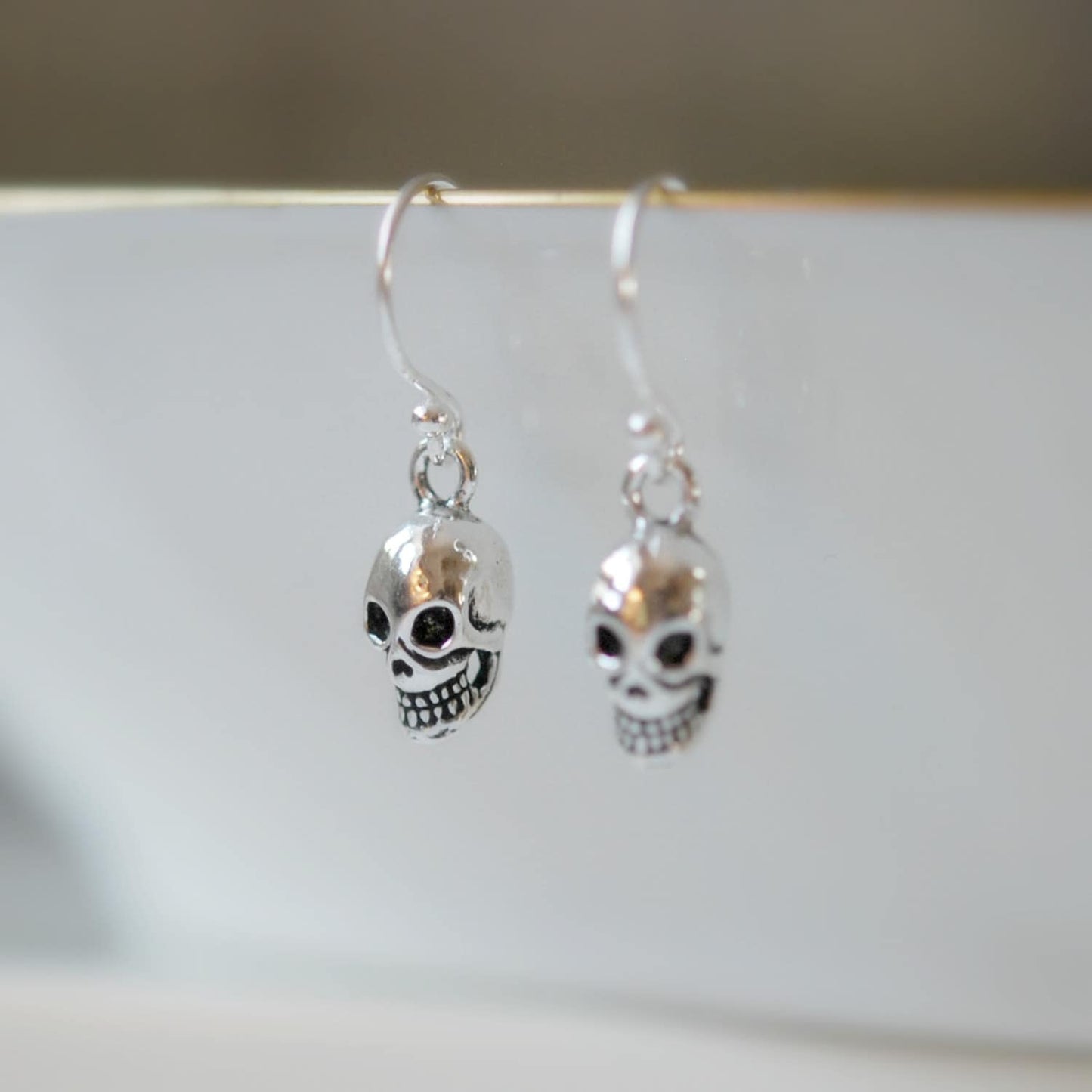 Claire skull earrings