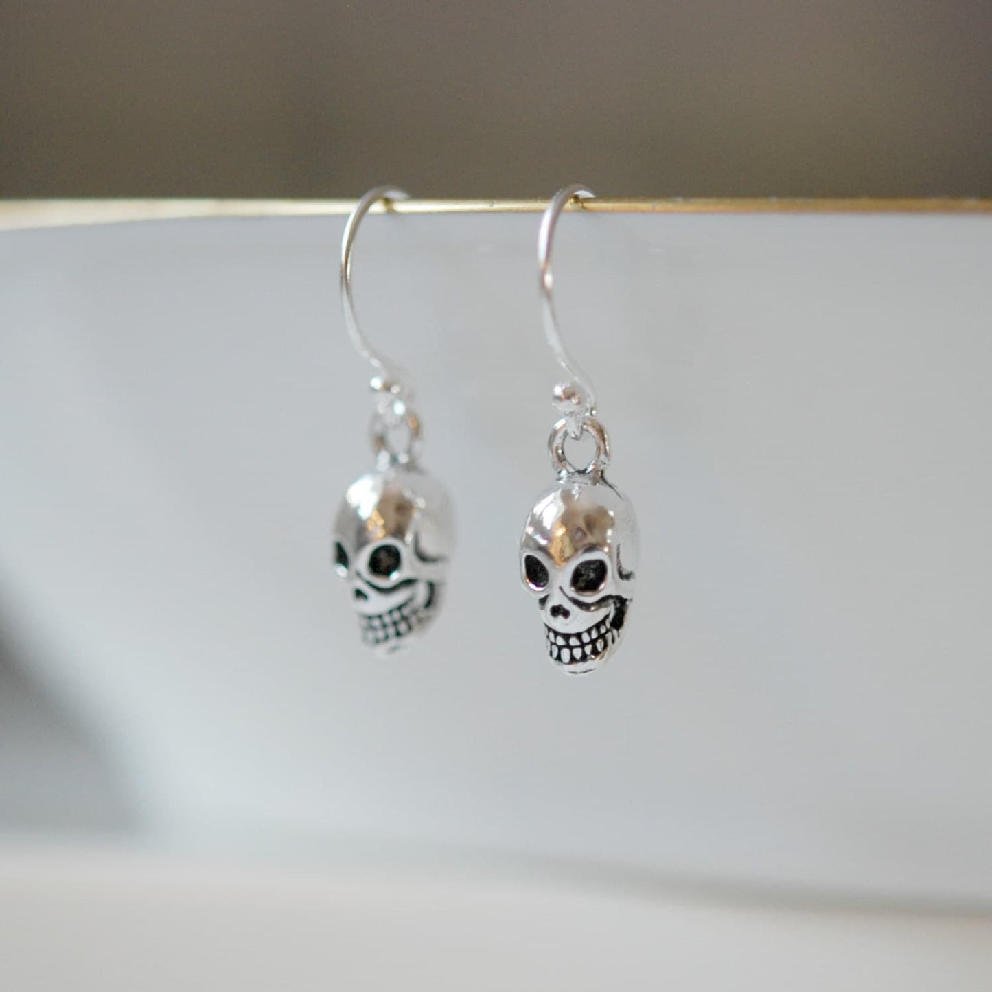 Claire skull earrings