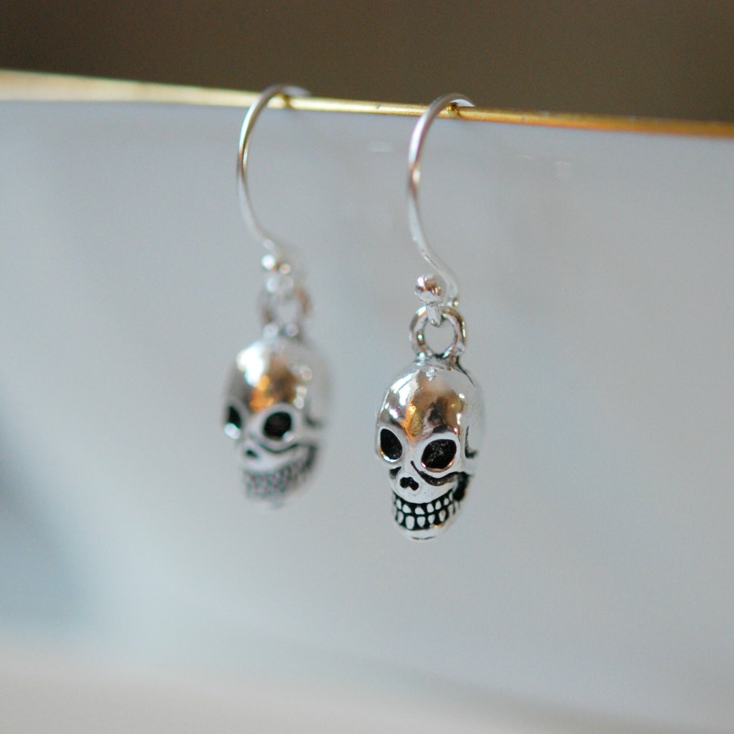 Claire skull earrings